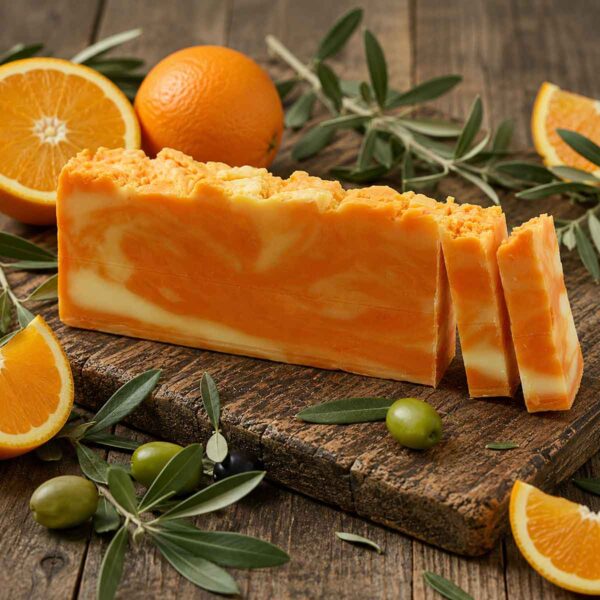 Sinaasappel Olijf Olie Zeep handgesneden ambachtelijke olijfzeep met frisse citrusgeur en verzorgende olijfolie.