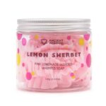 Roze Limonade Slagroomzeep 120g met romig opgeklopt schuim en een frisse fruitige pink lemonade geur.