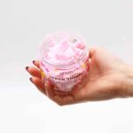 Roze Limonade Slagroomzeep 120g met romig opgeklopt schuim en een frisse fruitige pink lemonade geur.