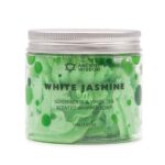 Kruisbes & Witte Thee Slagroomzeep 120g met romig opgeklopt schuim en een frisse geur van kruisbes en witte thee.