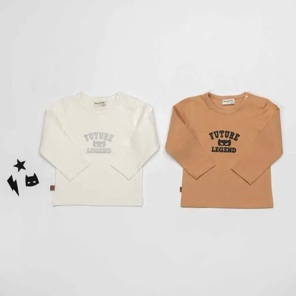 Frogs and Dogs peutershirt Little Hero Legend in White Alyssum gebroken wit met lange mouwen en FUTURE LEGEND-print