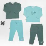 Frogs and Dogs babyshirt Pilot Club in Sea Pine groen met lange mouwen en ton-sur-ton PILOT-print met vliegtuig