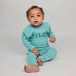 Frogs and Dogs babyshirt lange mouw jongen Pilot Club in Aqua Sea met PILOT-print en vliegtuig
